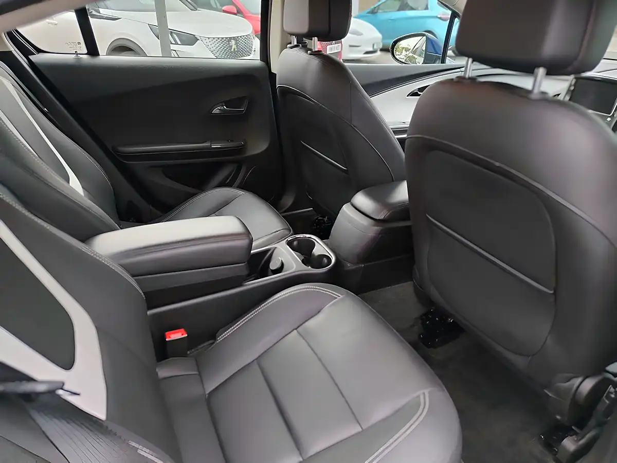 Used 2014 Vauxhall Ampera Electron Ice Metallic Blue - Interior and Exterior details 11