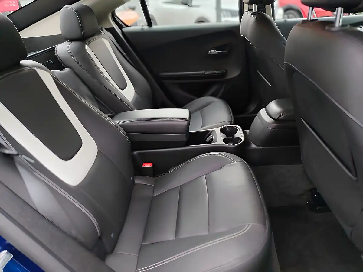 Used 2014 Vauxhall Ampera Electron Ice Metallic Blue - Interior and Exterior details 12
