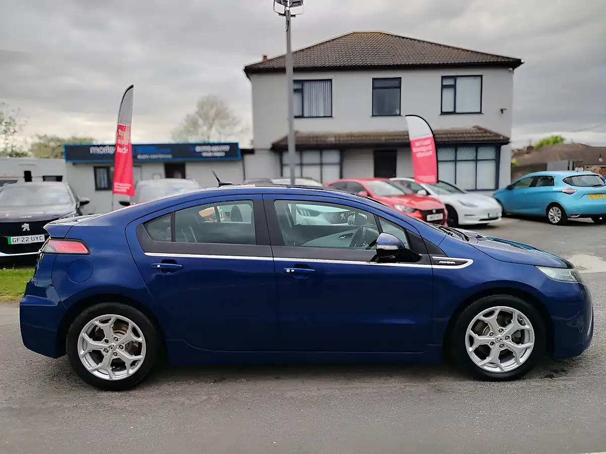 Used 2014 Vauxhall Ampera Electron Ice Metallic Blue - Interior and Exterior details 7