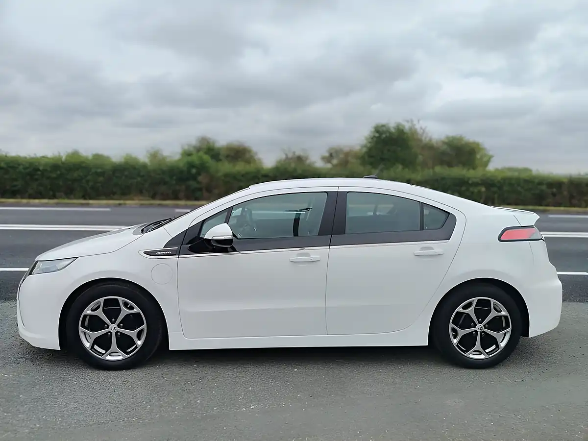 Used 2014 Vauxhall Ampera Positiv White - Interior and Exterior details 8