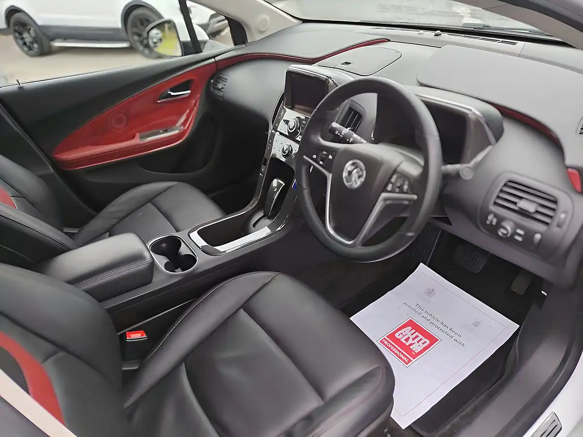 Used 2014 Vauxhall Ampera Positiv White - Interior and Exterior details 9