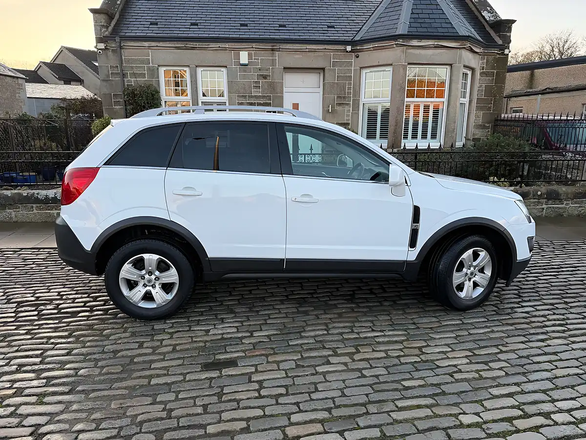 Used 2014 Vauxhall Antara Exclusiv White - Interior and Exterior details 11
