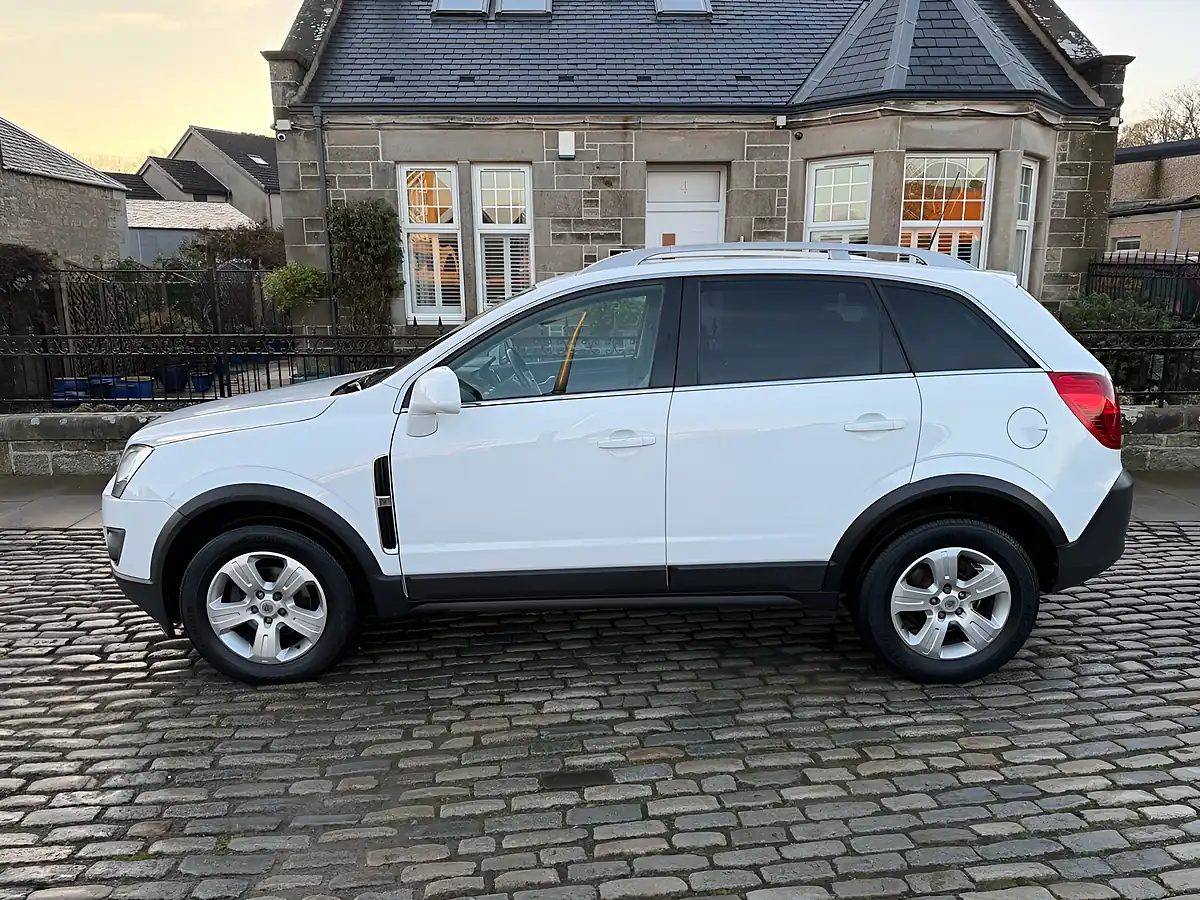 Used 2014 Vauxhall Antara Exclusiv White - Interior and Exterior details 6