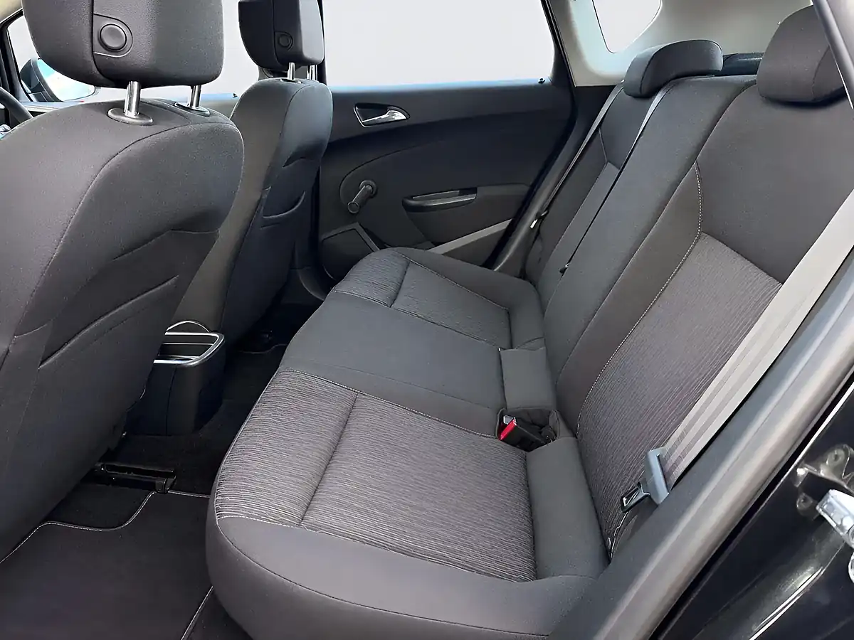 Used 2014 Vauxhall Astra Design Grey - Interior and Exterior details 14