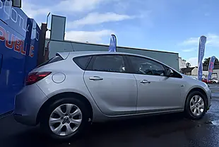 Used 2014 Vauxhall Astra Design Silver - Interior and Exterior details 10