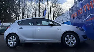 Used 2014 Vauxhall Astra Design Silver - Interior and Exterior details 12