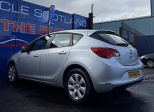 Used 2014 Vauxhall Astra Design Silver - Interior and Exterior details 13