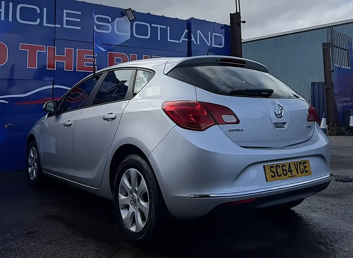 Used 2014 Vauxhall Astra Design Silver - Interior and Exterior details 14