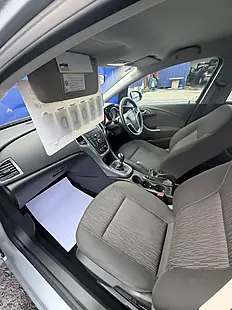 Used 2014 Vauxhall Astra Design Silver - Interior and Exterior details 16