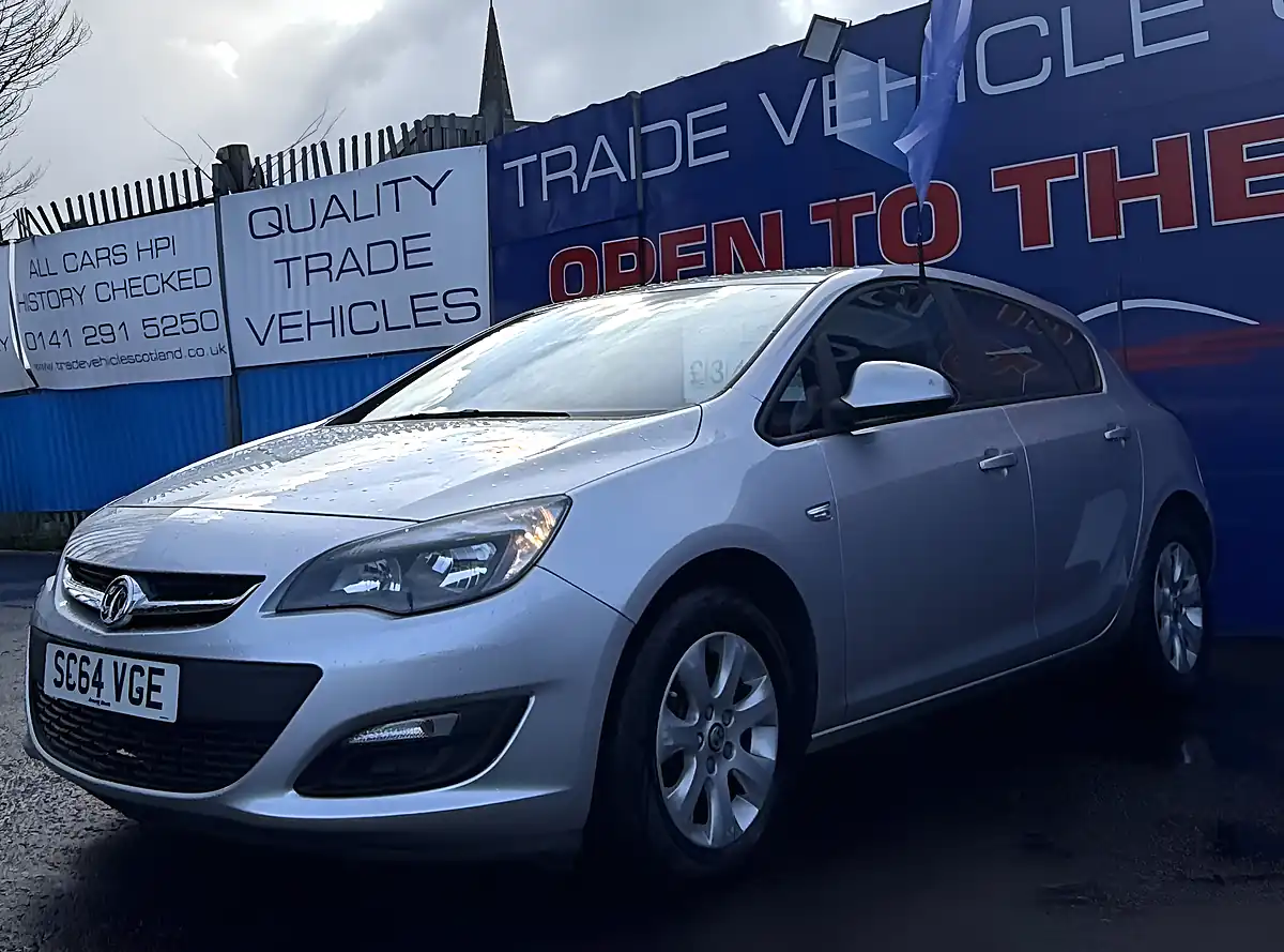 Used 2014 Vauxhall Astra Design Silver - Interior and Exterior details 2