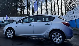 Used 2014 Vauxhall Astra Design Silver - Interior and Exterior details 4
