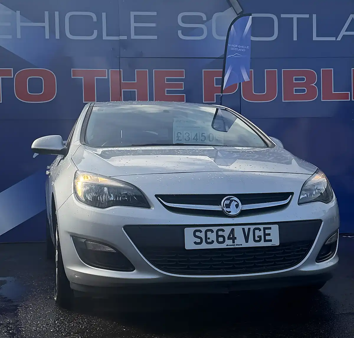 Used 2014 Vauxhall Astra Design Silver - Interior and Exterior details 6