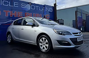 Used 2014 Vauxhall Astra Design Silver - Interior and Exterior details 8