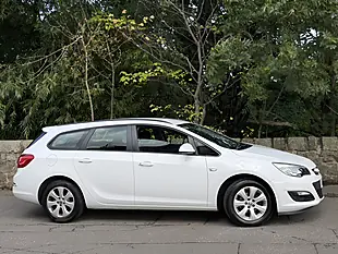 Used 2014 Vauxhall Astra Design White - Interior and Exterior details 3