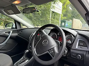 Used 2014 Vauxhall Astra Design White - Interior and Exterior details 5