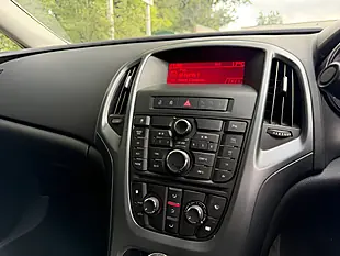 Used 2014 Vauxhall Astra Design White - Interior and Exterior details 8
