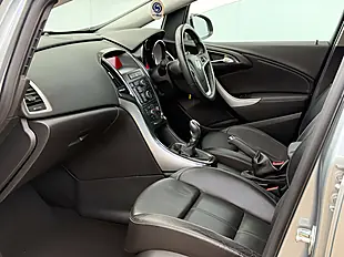 Used 2014 Vauxhall Astra Elite Asteroid Grey - Interior and Exterior details 12
