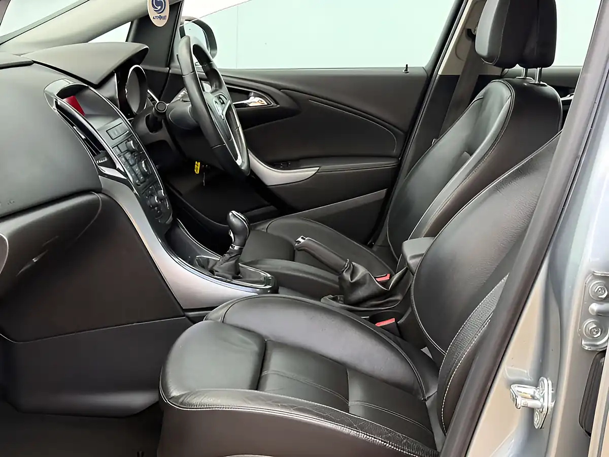 Used 2014 Vauxhall Astra Elite Asteroid Grey - Interior and Exterior details 13