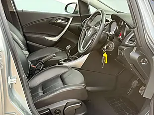 Used 2014 Vauxhall Astra Elite Asteroid Grey - Interior and Exterior details 4