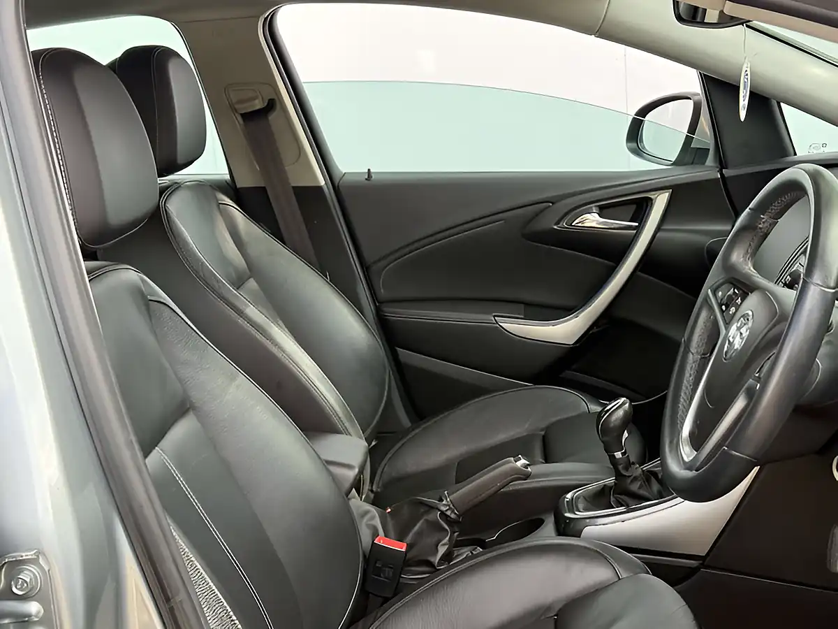 Used 2014 Vauxhall Astra Elite Asteroid Grey - Interior and Exterior details 5