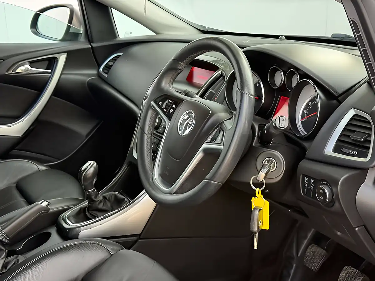 Used 2014 Vauxhall Astra Elite Asteroid Grey - Interior and Exterior details 6