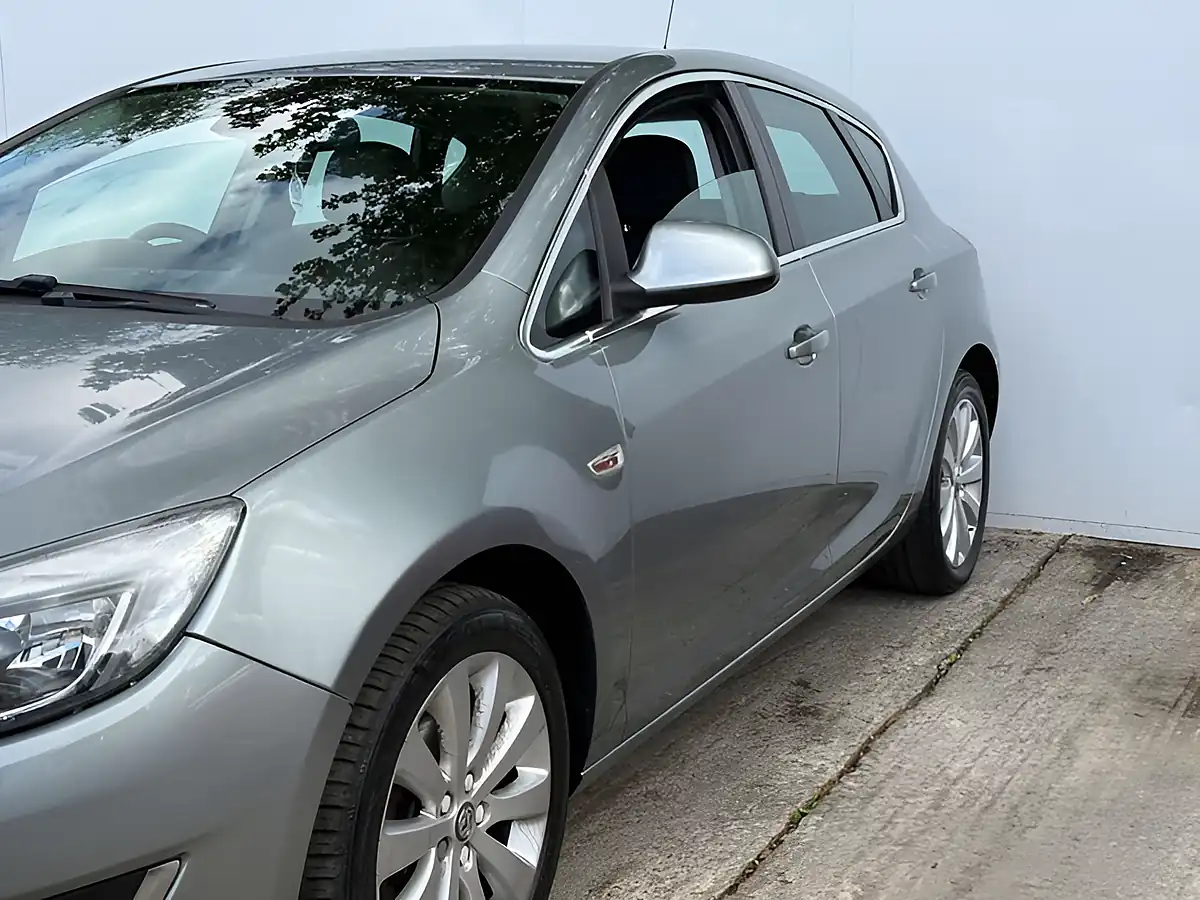 Used 2014 Vauxhall Astra Elite Asteroid Grey - Interior and Exterior details 9
