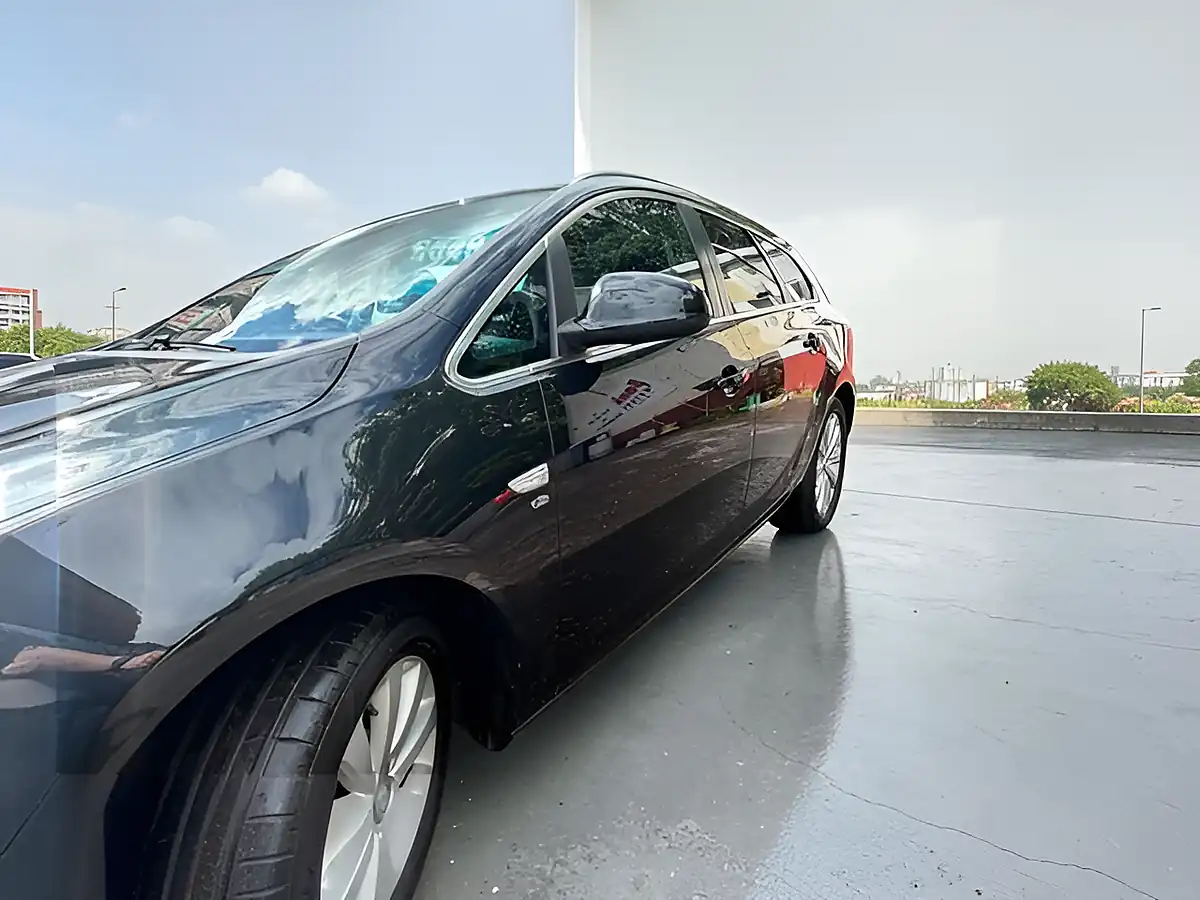 Used 2014 Vauxhall Astra Elite Black - Interior and Exterior details 10