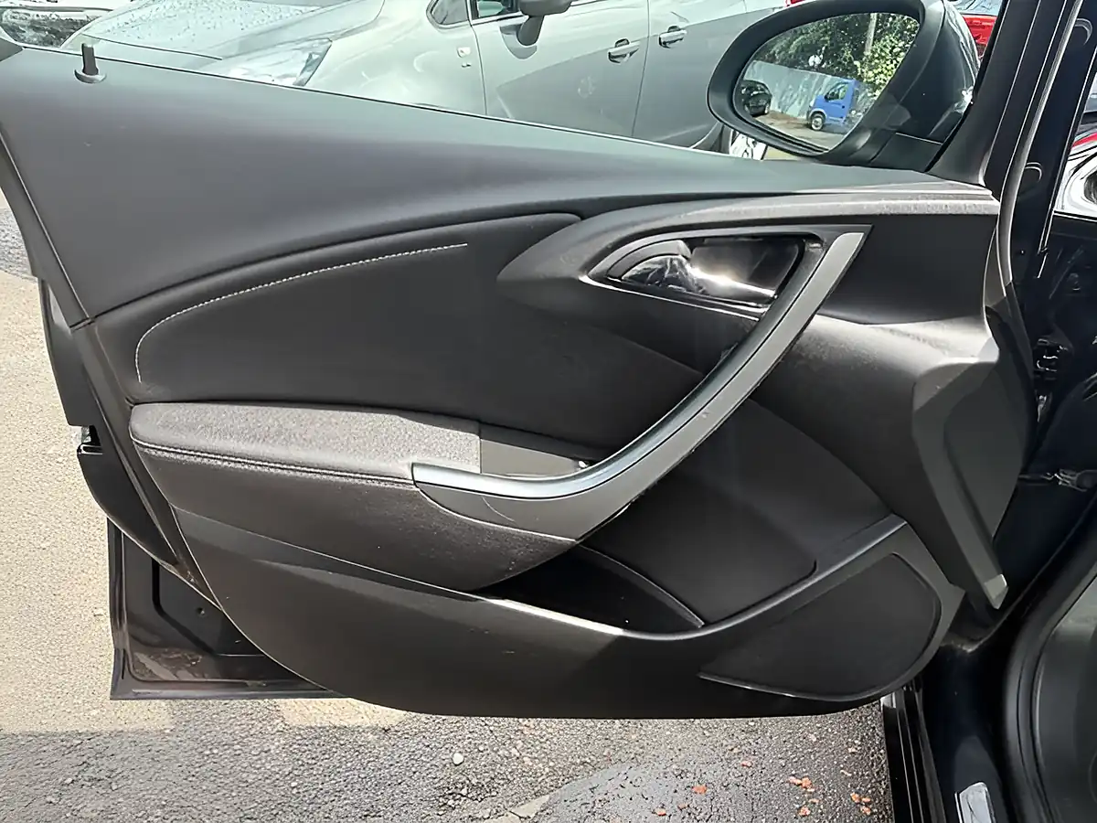 Used 2014 Vauxhall Astra Elite Black - Interior and Exterior details 16