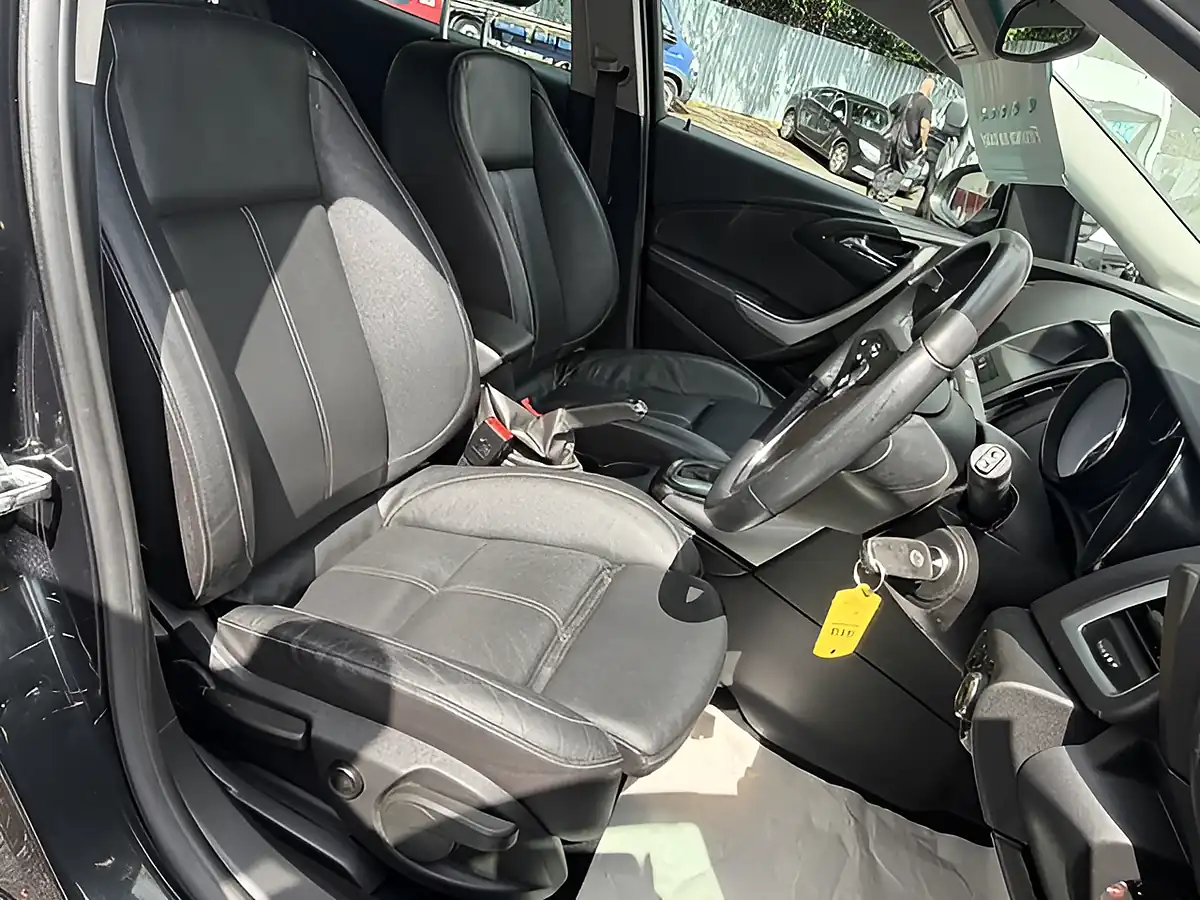 Used 2014 Vauxhall Astra Elite Black - Interior and Exterior details 18