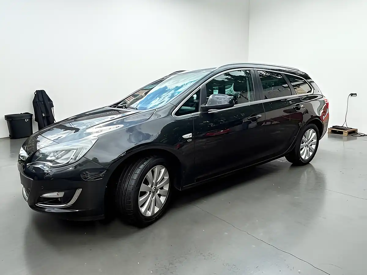 Used 2014 Vauxhall Astra Elite Black - Interior and Exterior details 3