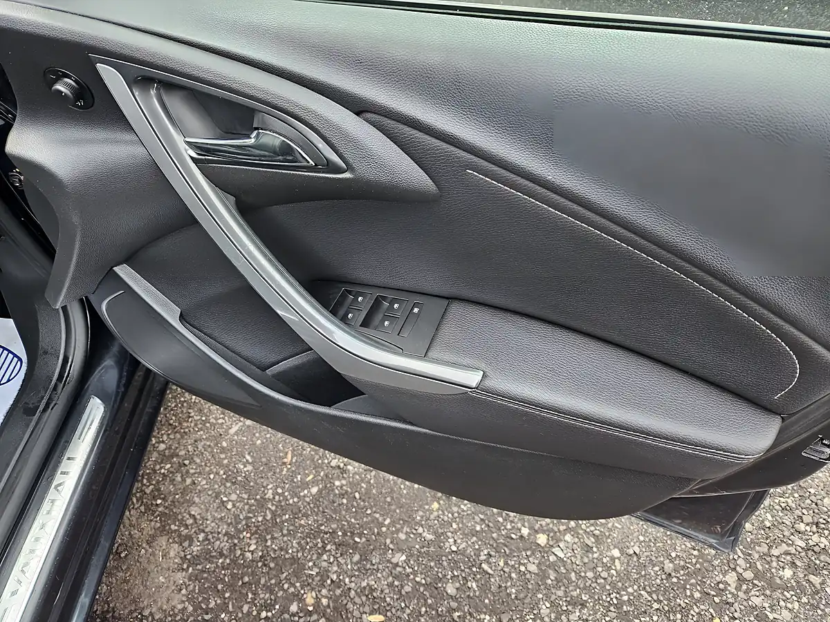 Used 2014 Vauxhall Astra Elite Black - Interior and Exterior details 17