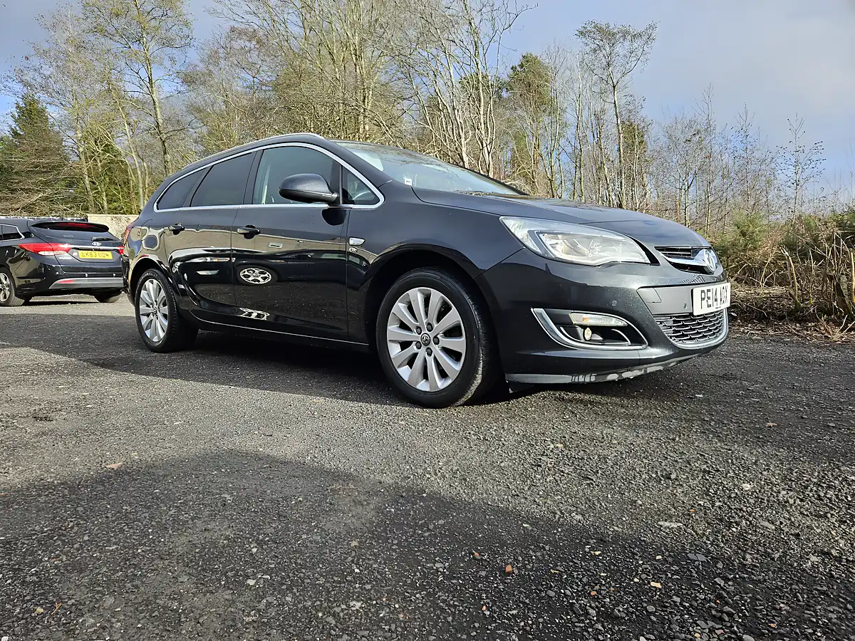 Used 2014 Vauxhall Astra Elite Black - Interior and Exterior details 4