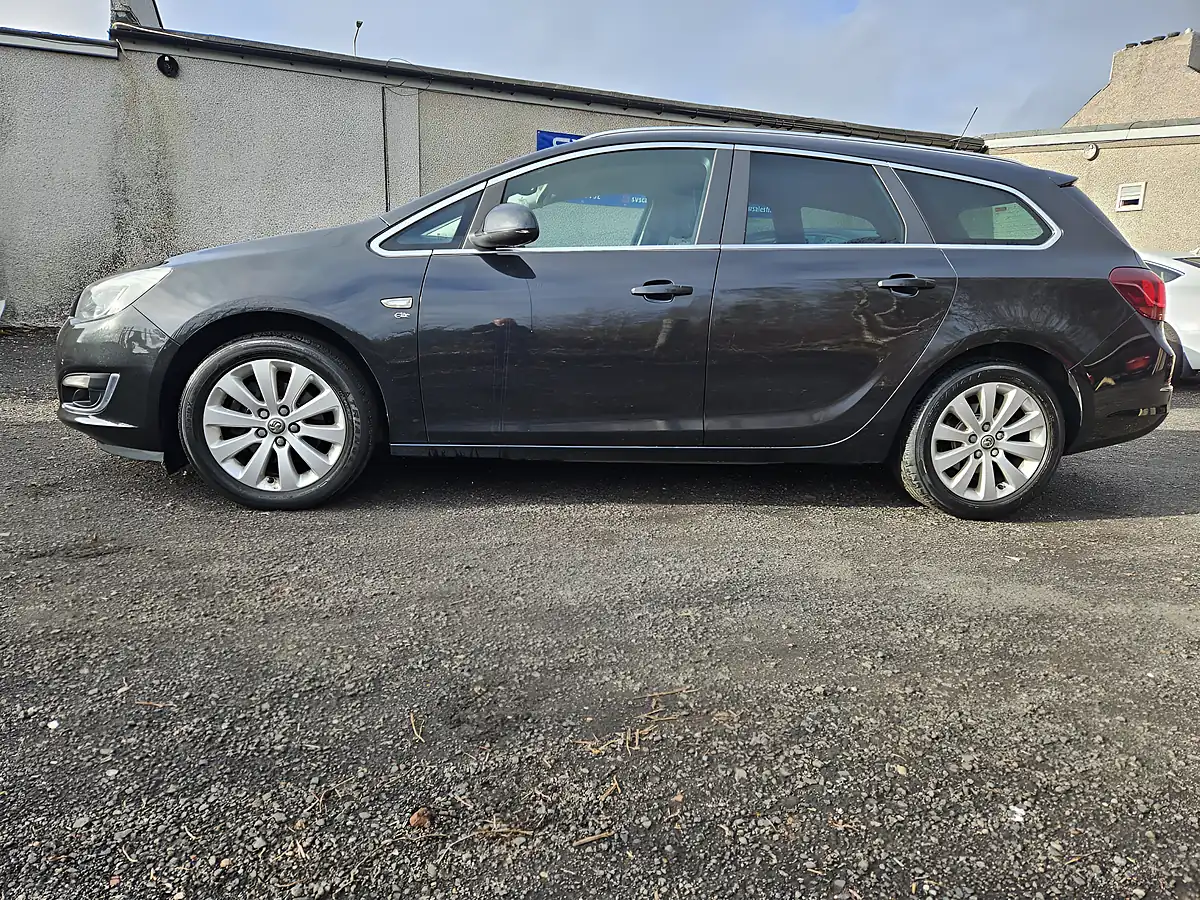 Used 2014 Vauxhall Astra Elite Black - Interior and Exterior details 5