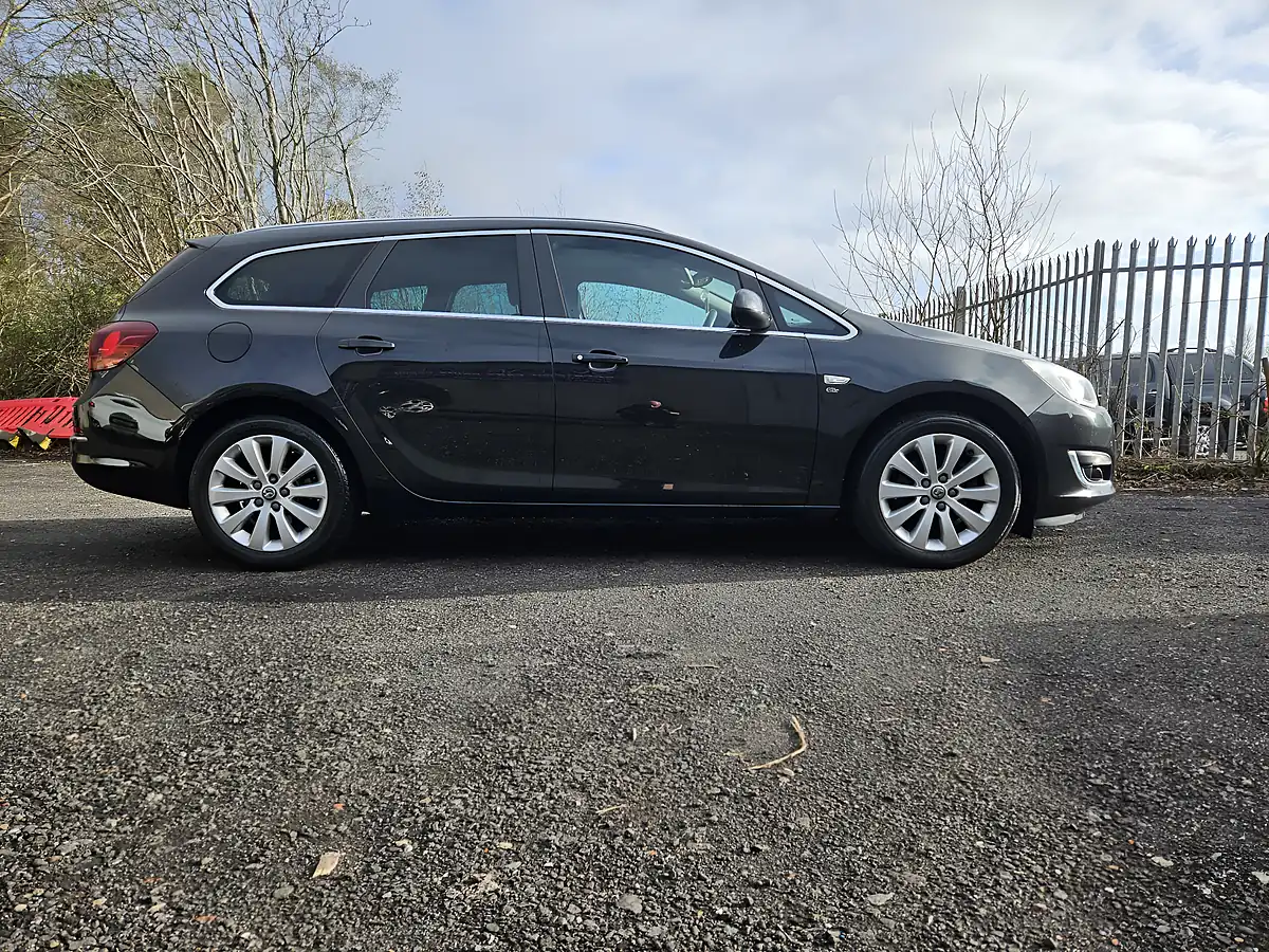 Used 2014 Vauxhall Astra Elite Black - Interior and Exterior details 6
