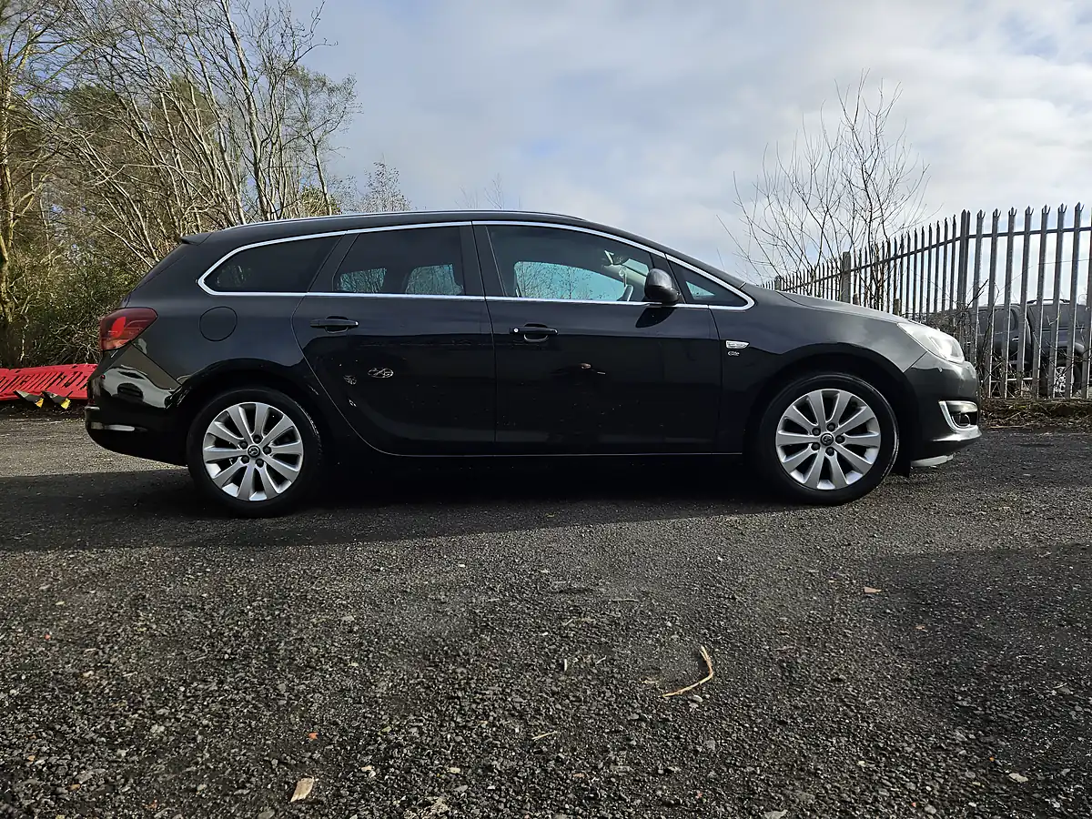 Used 2014 Vauxhall Astra Elite Black - Interior and Exterior details 9