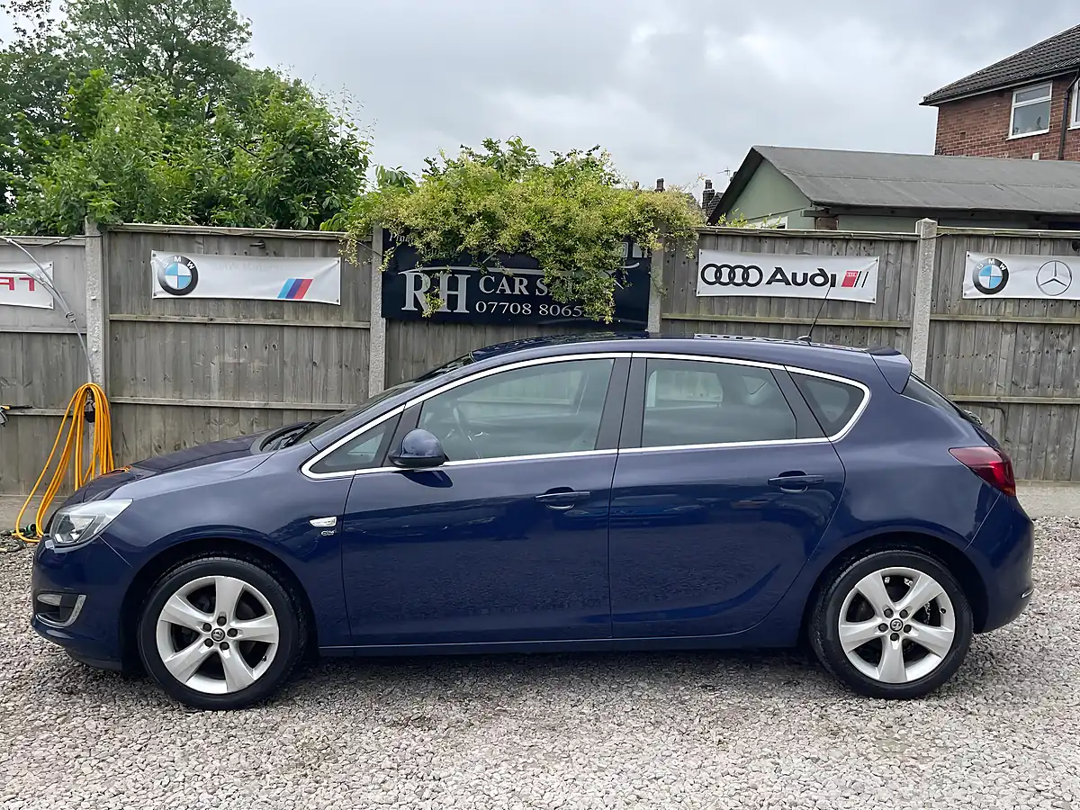Used 2014 Vauxhall Astra Elite Blue - Interior and Exterior details 14