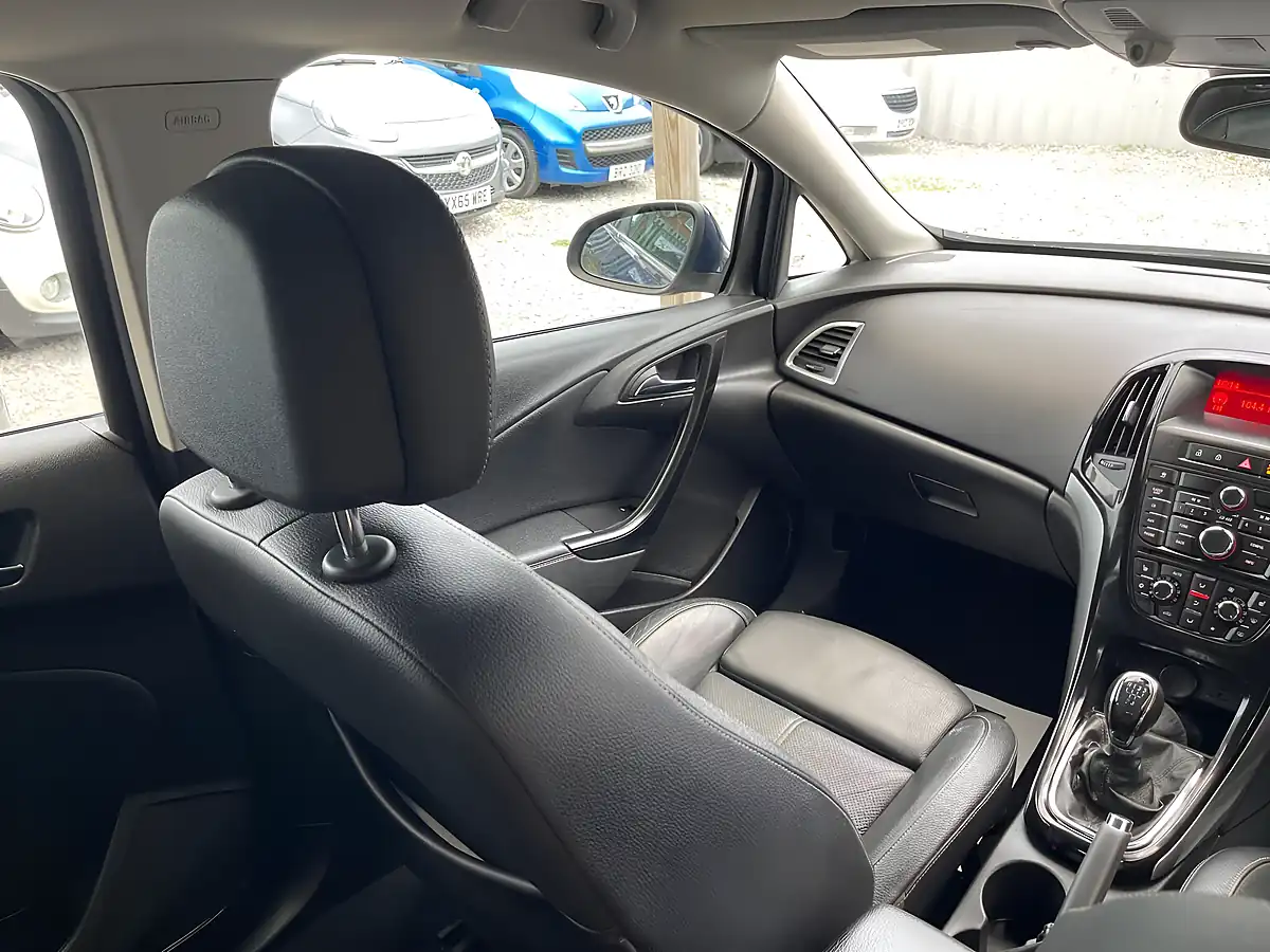 Used 2014 Vauxhall Astra Elite Blue - Interior and Exterior details 3