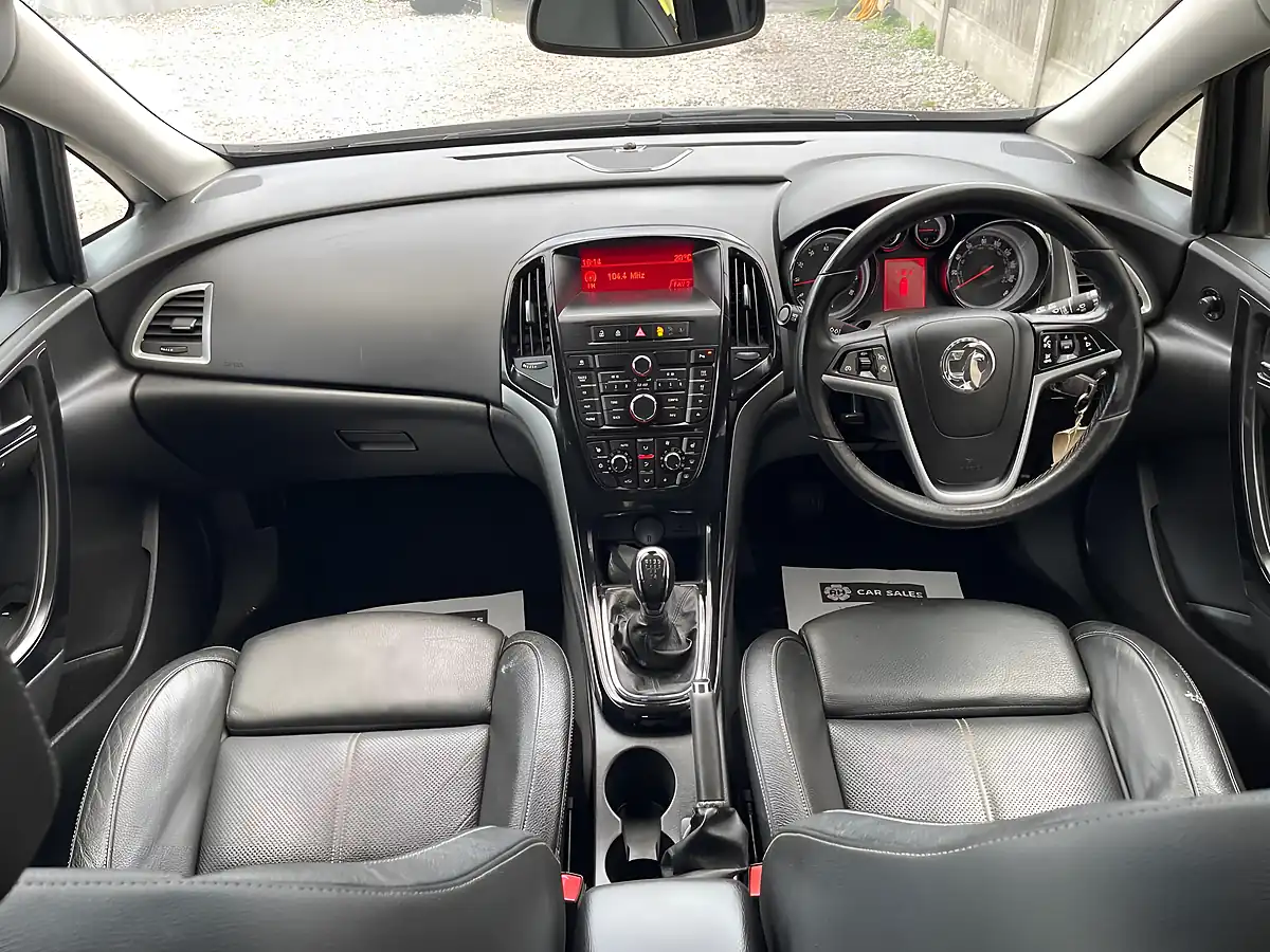 Used 2014 Vauxhall Astra Elite Blue - Interior and Exterior details 4