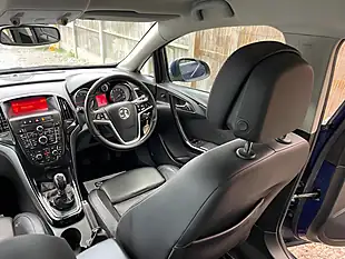 Used 2014 Vauxhall Astra Elite Blue - Interior and Exterior details 5