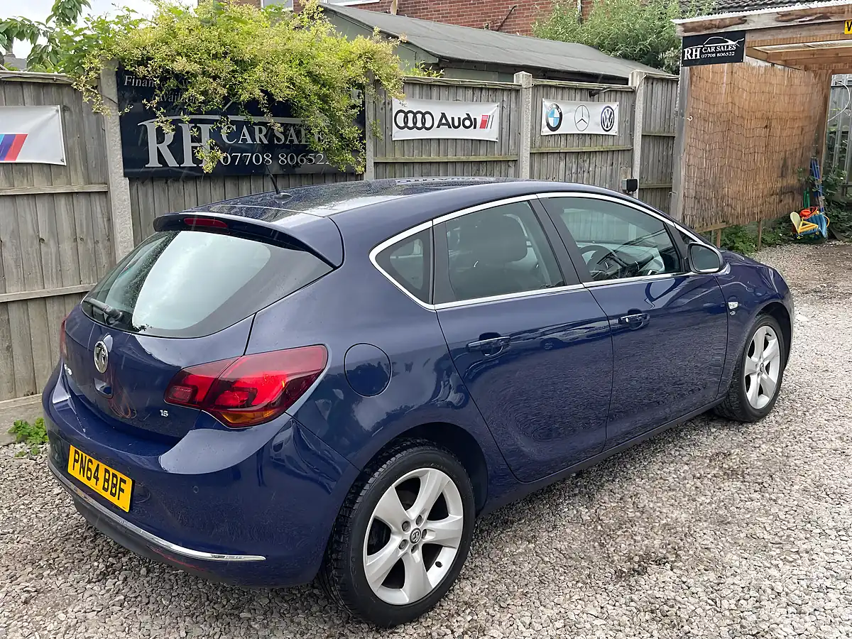 Used 2014 Vauxhall Astra Elite Blue - Interior and Exterior details 9