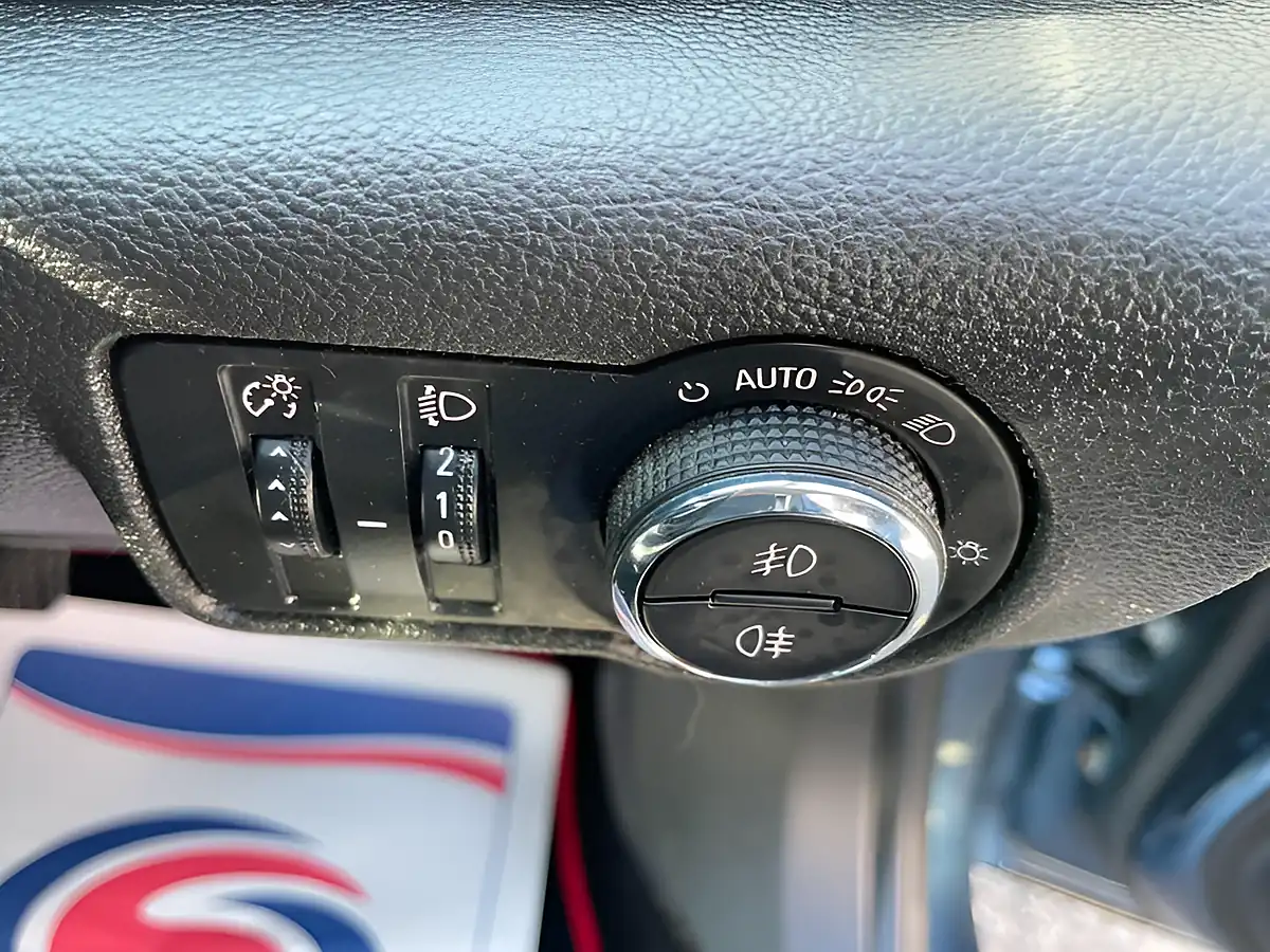 Used 2014 Vauxhall Astra Elite Blue - Interior and Exterior details 13
