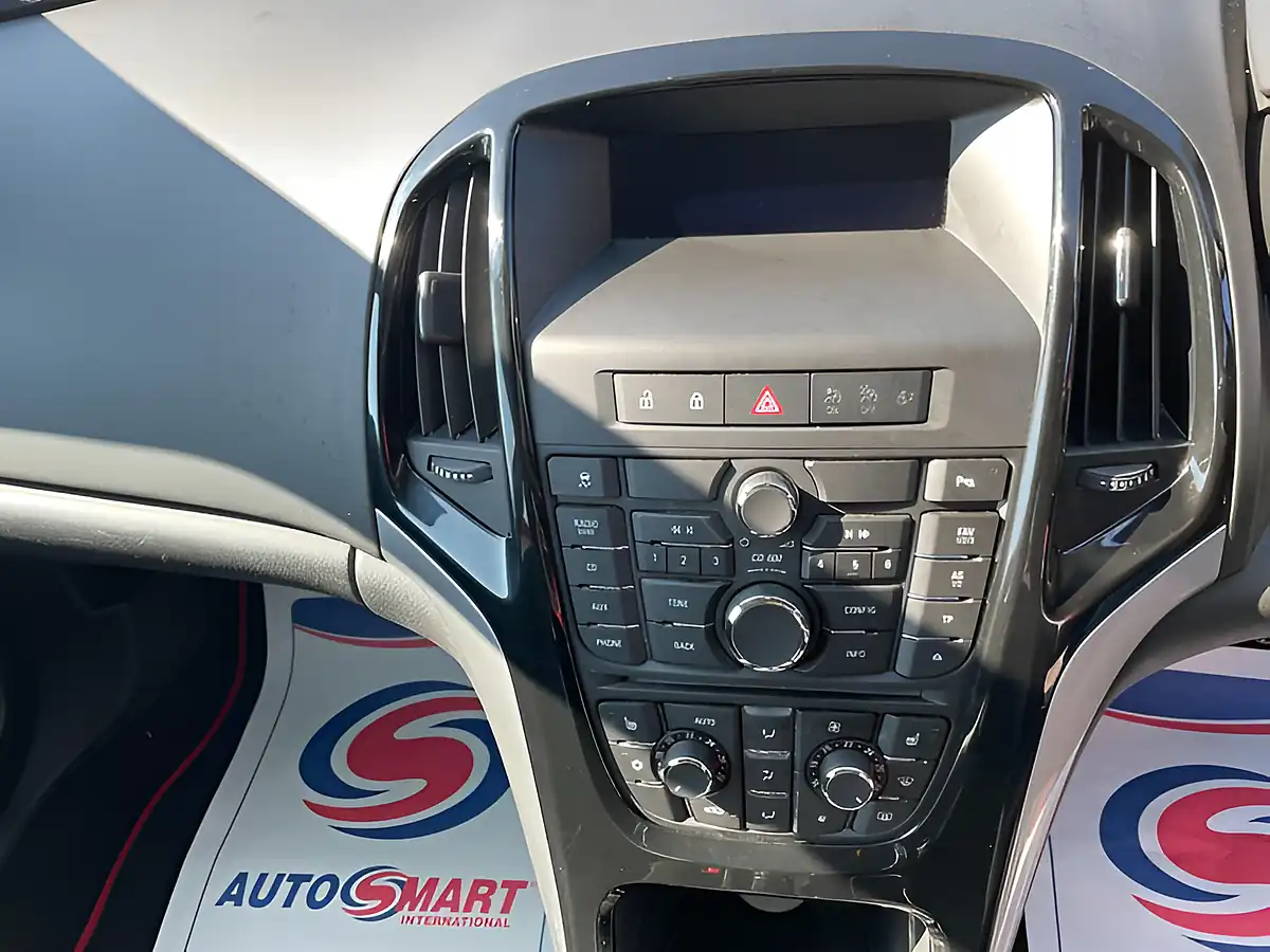 Used 2014 Vauxhall Astra Elite Blue - Interior and Exterior details 15
