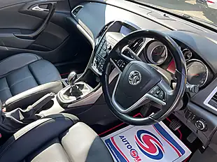 Used 2014 Vauxhall Astra Elite Blue - Interior and Exterior details 9
