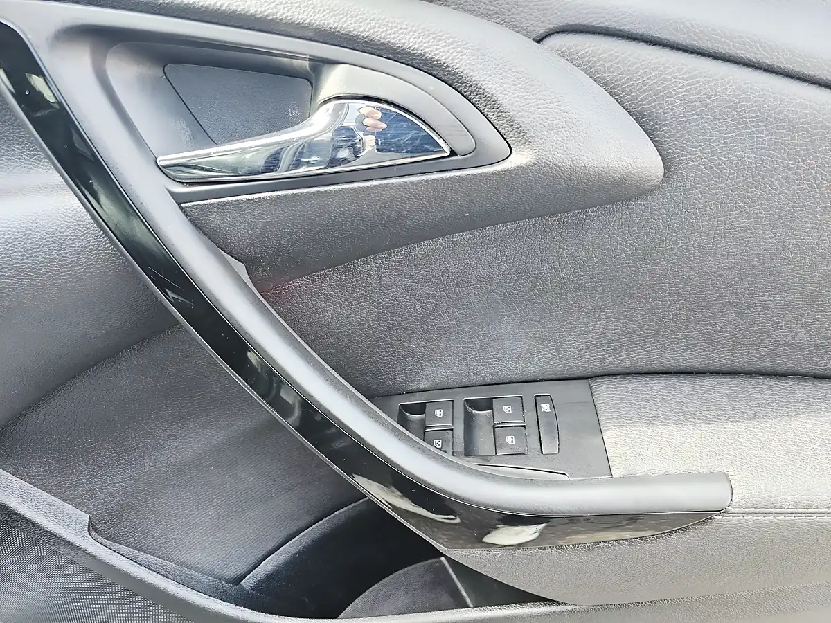 Used 2014 Vauxhall Astra Elite Grey - Interior and Exterior details 13