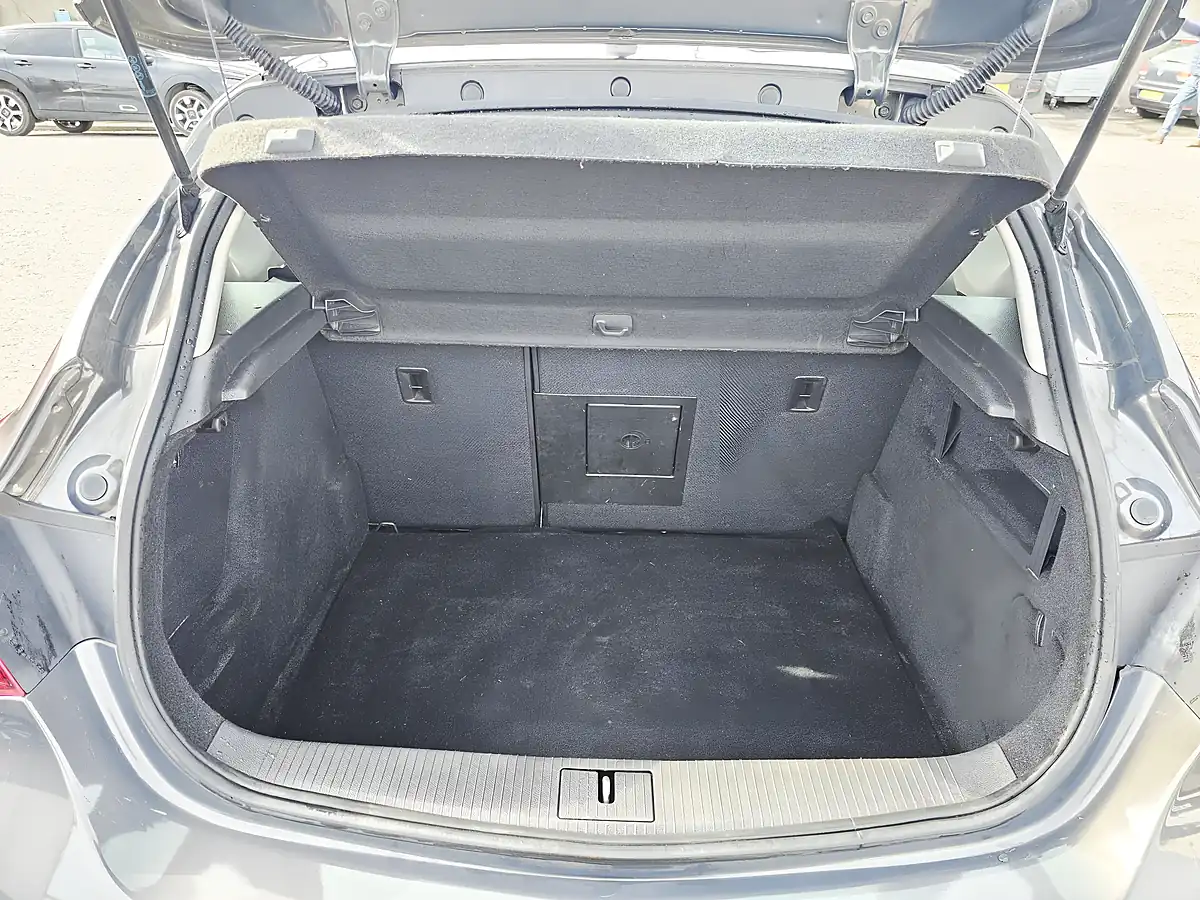 Used 2014 Vauxhall Astra Elite Grey - Interior and Exterior details 7