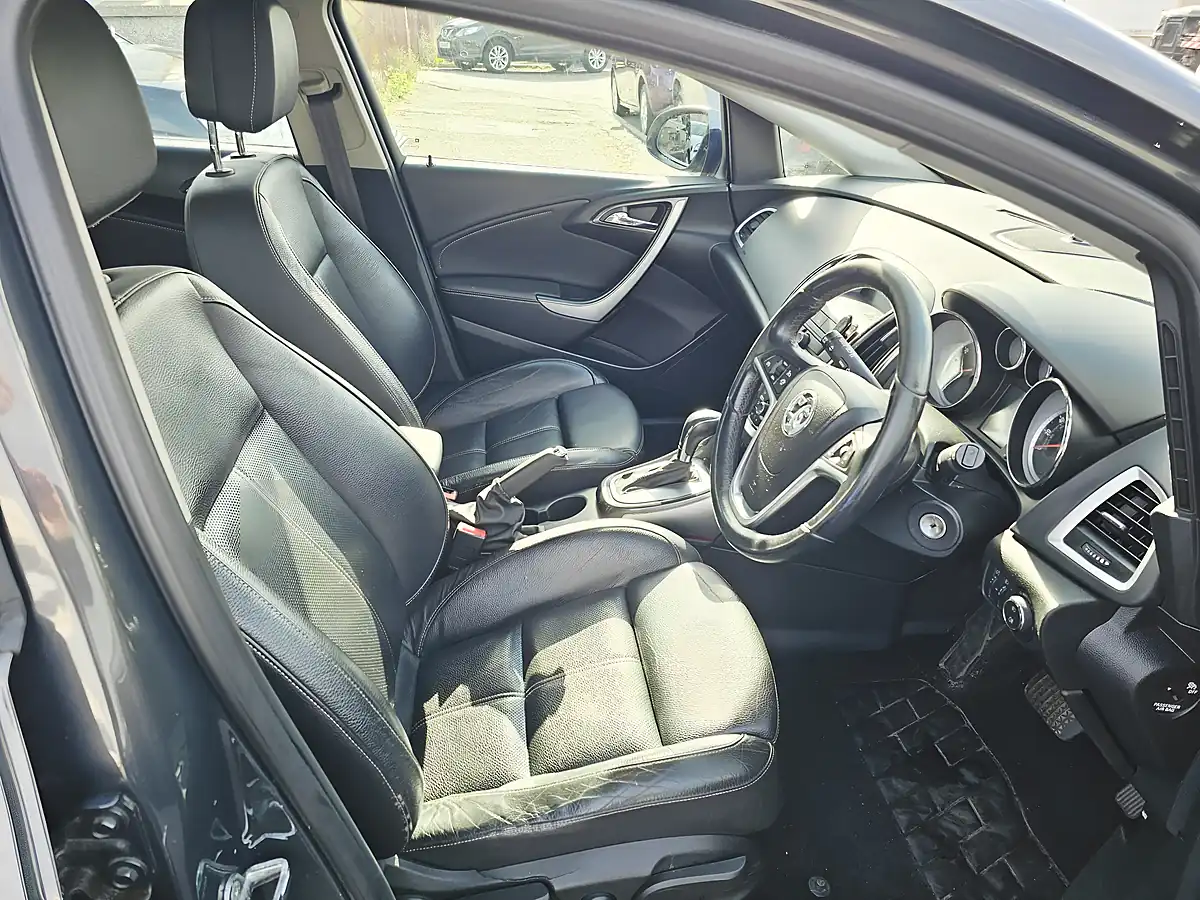 Used 2014 Vauxhall Astra Elite Grey - Interior and Exterior details 11