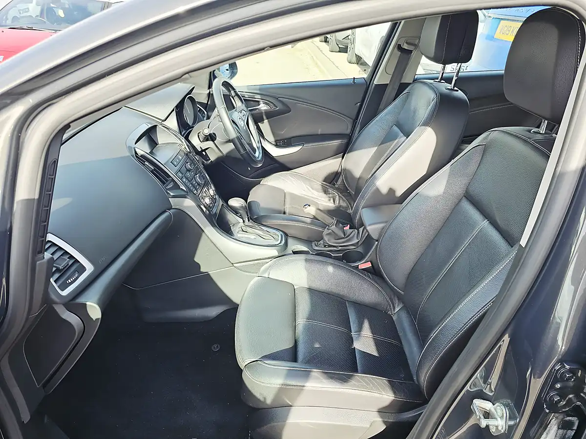 Used 2014 Vauxhall Astra Elite Grey - Interior and Exterior details 7