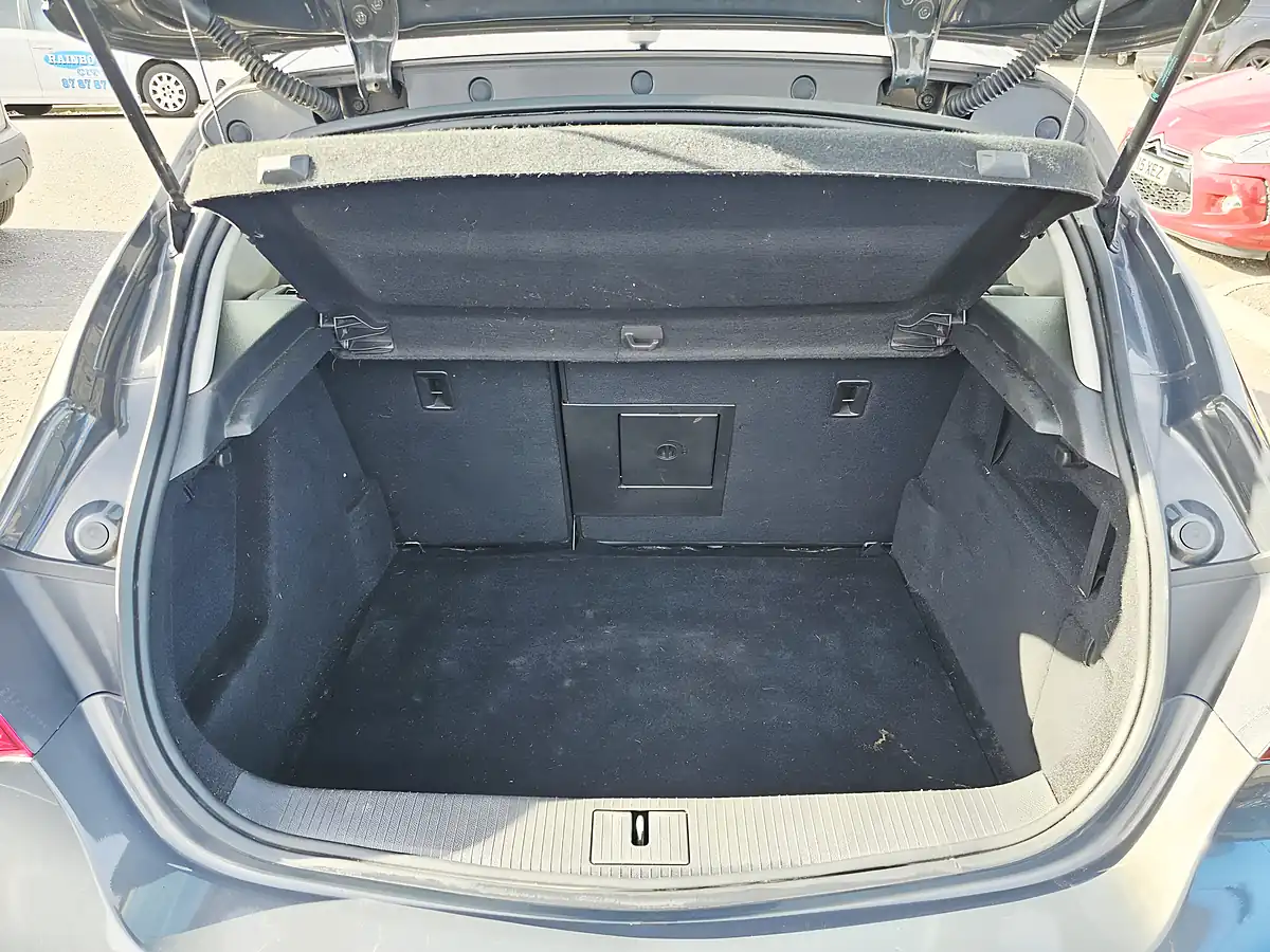 Used 2014 Vauxhall Astra Elite Grey - Interior and Exterior details 9