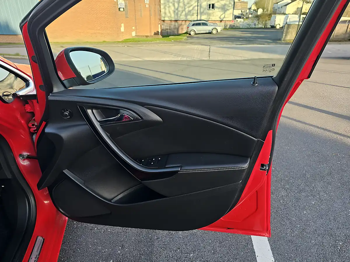 Used 2014 Vauxhall Astra Elite Red - Interior and Exterior details 15