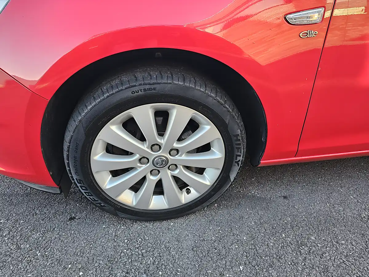 Used 2014 Vauxhall Astra Elite Red - Interior and Exterior details 17